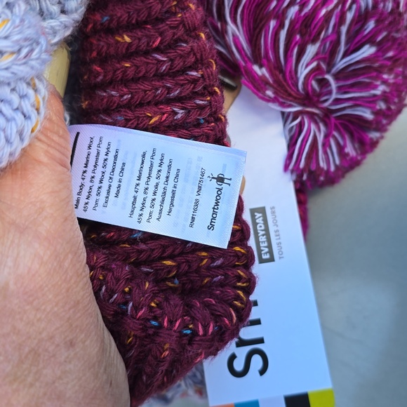 Smartwool Merino Wool Isto Retro Pom Beanie Winter Hat Purple Eclipse Womens NWT - Picture 4 of 5